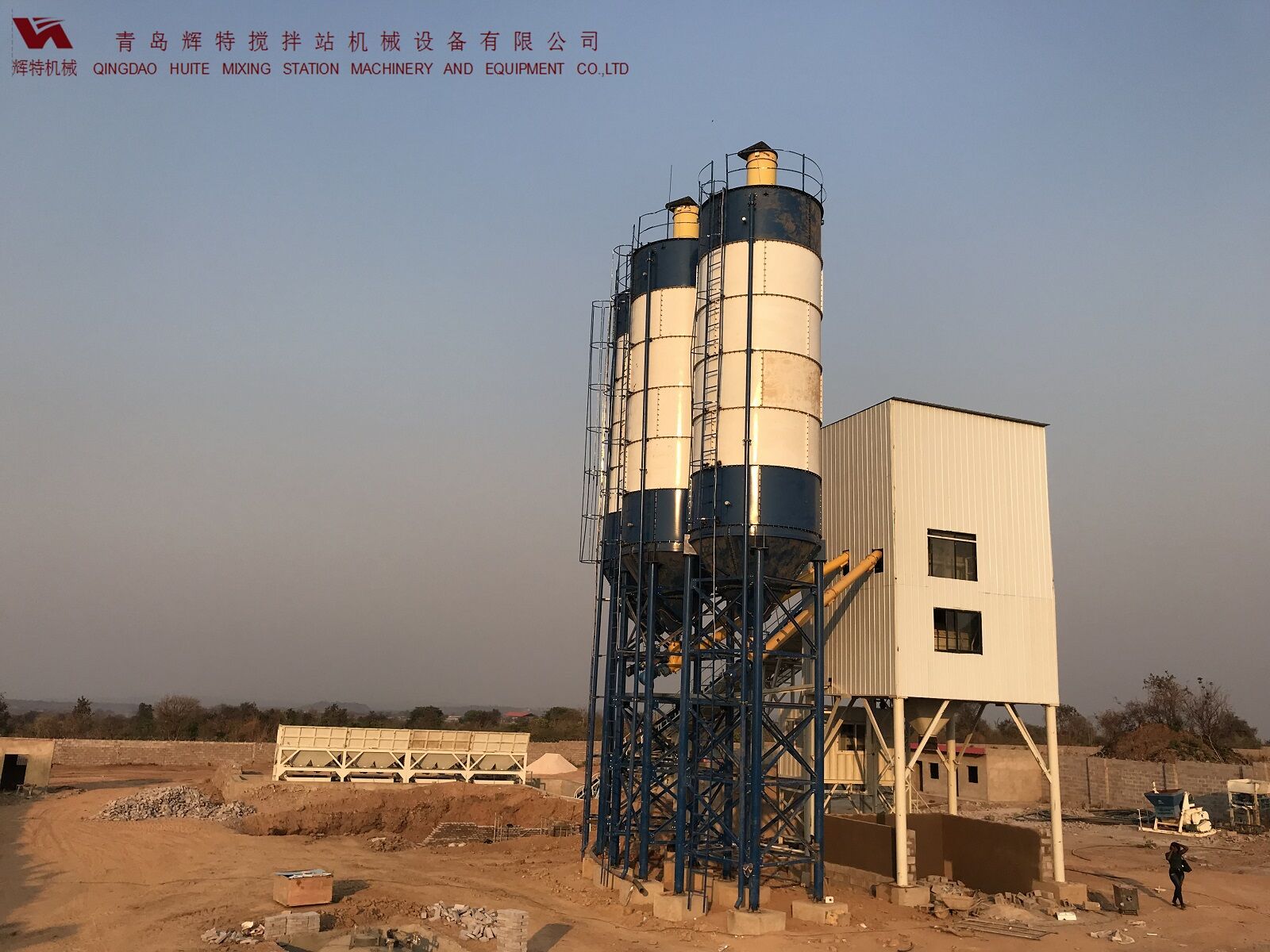 輝特混凝土攪拌站HZS120采用國內(nèi)外知名品牌，大大降低了設備故障率