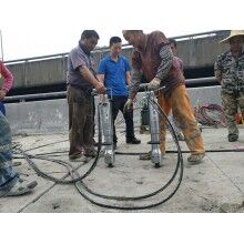 洞采地基樁基拆除設(shè)備液壓劈裂機(jī)工作效率