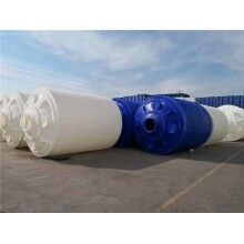 PE水箱 純水水箱 污水水箱 重慶水箱生產(chǎn)廠家 塑料水箱產(chǎn)品常用名稱：塑料水箱、PE水箱、PE桶、蓄水箱、儲(chǔ)水箱、PE儲(chǔ)罐、塑料儲(chǔ)罐、清洗水箱、塑料水箱儲(chǔ)罐、聚乙烯水箱、反滲透塑料水箱、超濾水箱、原水